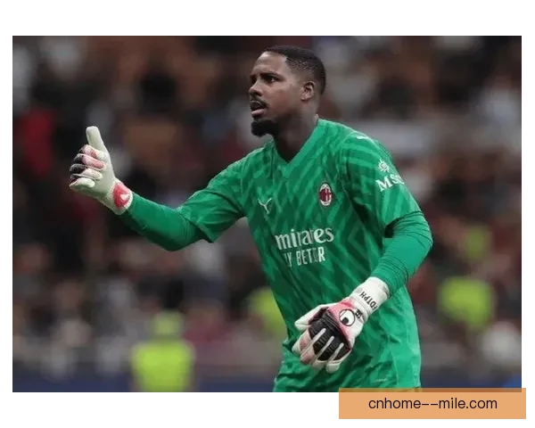 AC米兰门将迈尼昂因小腿不适退出欧联杯首发阵容备战
