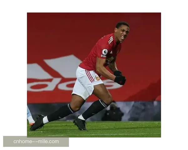 姆本巴欧联杯客场首开纪录头球建功助球队领先